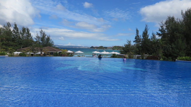 ハレクラニ沖縄 プール