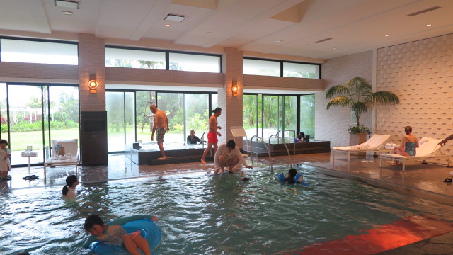 ハレクラニ沖縄 インドアプール