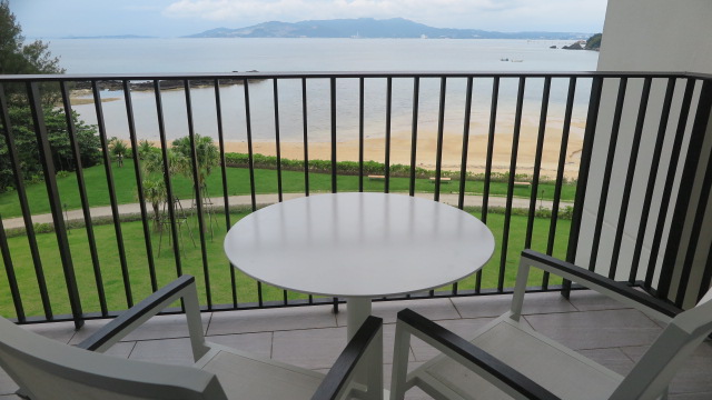 ハレクラニ沖縄 テラス ビーチ オーシャンビュー