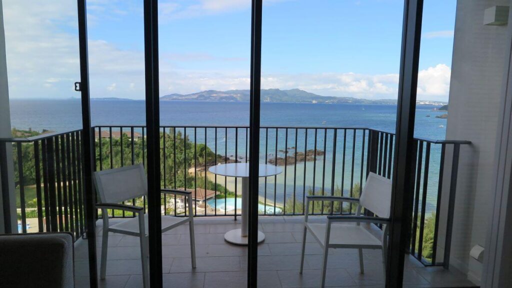 ハレクラニ沖縄 客室 テラス オーシャンビュー