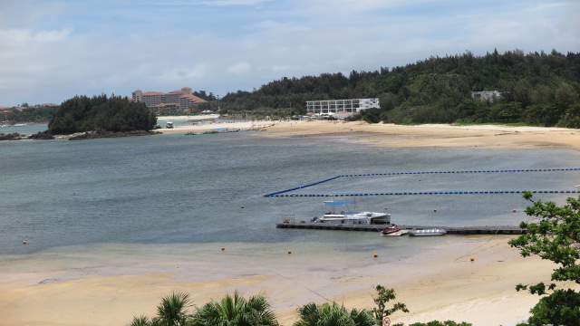 ハレクラニ沖縄 ビーチ