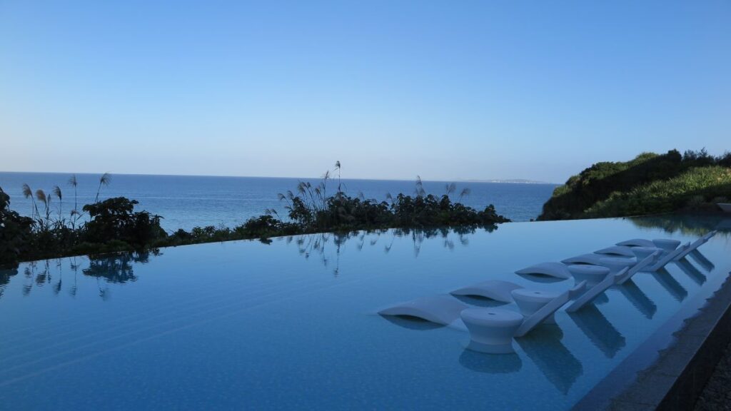 ハレクラニ沖縄　サンセットウィング　イにフィニティプール