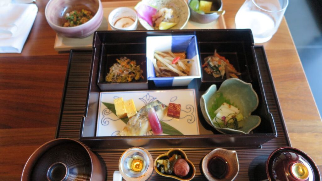 ハレクラニ沖縄 朝食 青碧蒼 和定食