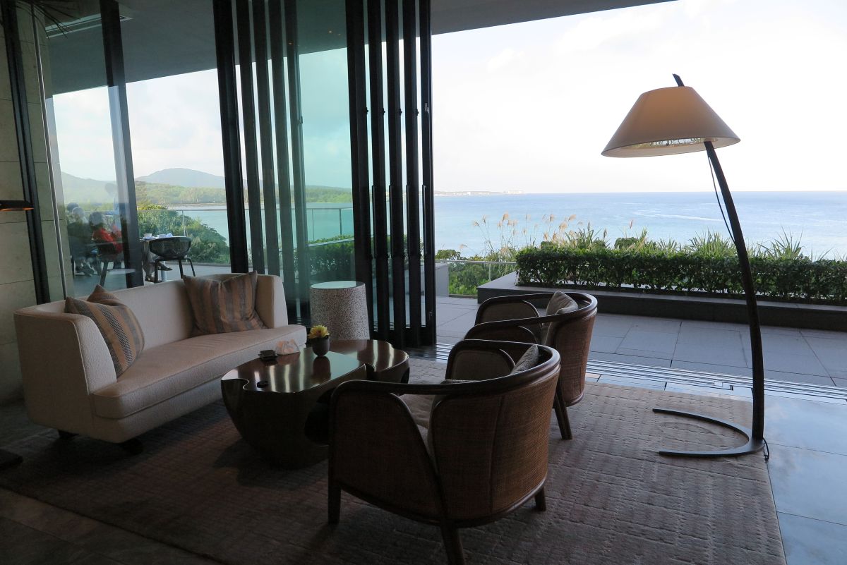 ハレクラニ沖縄 ロビー